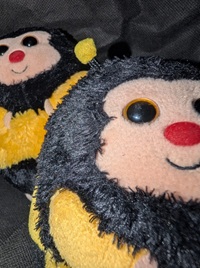 some_bees2.jpg